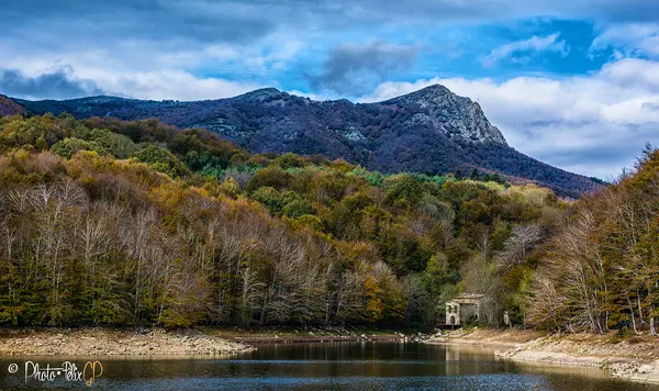 embalse de santa fe del montseny, zona de paseo para autocavaranistas